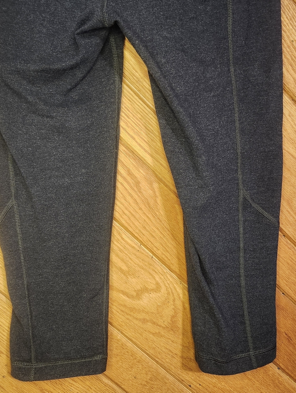 Fila Sport Small Dark Gray Active Cropped Leggings with Side And Back Pockets - Picture 10 of 10